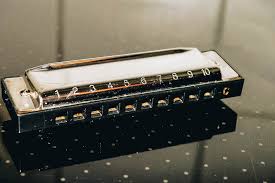 Released in 1993, first in the us, then a few months later in the uk, this song is one of the most beautiful rock tracks to play on harmonica. 10 Easy Harmonica Songs How To Play Them