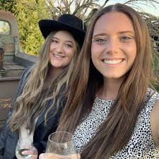 Julia Magyar and Brett Gibbs' Wedding Website