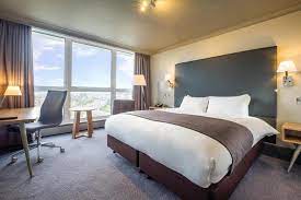 Bathrooms include bathtubs or showers, bathrobes, complimentary toiletries, and hair dryers. Holiday Inn Southampton An Ihg Hotel Southampton Updated 2021 Prices
