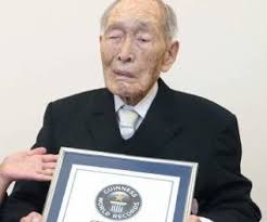 Son épouse est décédée en 1957, après 35 ans. Sakari Momoi L Homme Le Plus Vieux Du Monde Adiac Congo Com Toute L Actualite Du Bassin Du Congo