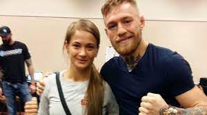 Jessica penne, with official sherdog mixed martial arts stats, photos, videos, and more for the strawweight fighter. Karolina Kowalkiewicz Verrat Was Ihr Conor Mcgregor Nach Dem Bus Angriff Geschrieben Hat