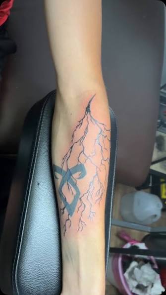 A classic lightning bolt done in solid blackwork. Simple designs like this never go out of style. Strong contrast, clean edges, and a bold silhouette make it a perfect addition to a