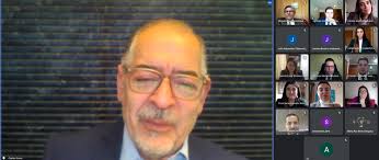 Escritor Carlos Iturra conversó sobre literatura y filosofía con  estudiantes de primer año