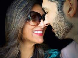 A few months back sushmita sen sent her fans into a frenzy when she took to social media to confirm her relationship with rohman shawl. Here S How Sushmita Sen And Her Boyfriend Rohman Shawl Have Been Giving Us Some Major Relationship Goals Times Of India
