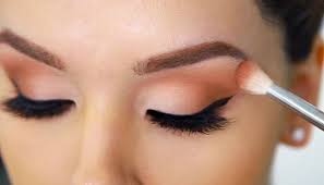 Padahal, pengaplikasian makeup mata tidaklah mudah. Tips Makeup Hindari 5 Cara Pakai Eyeshadow Agar Tak Terlihat Tua Kecantikan Cantika Com