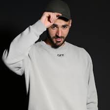 Karim benzema est revenu sur la qualification du real madrid mais surtout sur son avenir avec les bleus qui va se jouer dans les prochains jours. Karim Benzema Quand On Veut T Abattre L Equipe