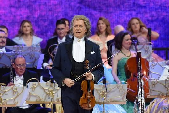 Andre Rieu's entertaining Espana Cani performance