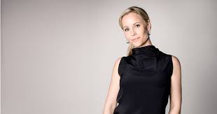 Saga norén opettelee sosiaalisia taitoja joka hetki. Meet Sofia Helin From The Bridge Scandinavian Traveler