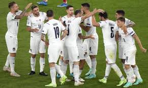 Compos, résumé, résultat, dailymercato vous propose de suivre l'évolution du score en direct ainsi que tous les faits de jeu importants du match. Turquie Italie Les Notes Du Match