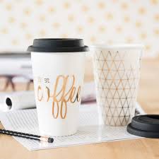 2 Mugs De Voyage En Porcelaine Blanche Maisons Du Monde Giftryapp Mugs Cute Coffee Mugs Water Bottle Art
