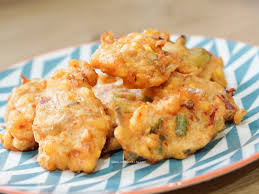 Udang yang paling sesuai ialah udang kertas. Cucur Jagung Pedas Rangup