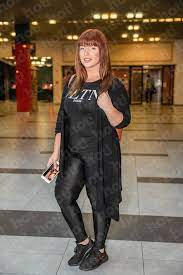 Renáta tímea reni tolvai (born 24 march 1991) is a hungarian singer, dancer, and model. Tolvai Reni Felszedett Par Kilot