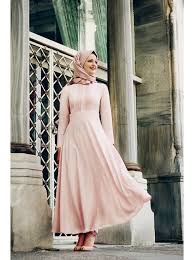 İki renkli kombinlerde kombine enerji katan renk, üç pudra rengi kombin denilince akla gelen renklerden alan beyaz pudra rengi ile uyumlu renkler arasında özellikle yaz dönemlerinde en sık kullanılan kombin. Vizon Rengi Ile Uyumlu Renkler Tarz Kadin