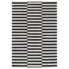 Stockholm Tapete Tecelagem Plana Preto As Riscas Feito A Mao As Riscas Branco Bege Preto Branco Bege 170x240 Cm Ikea In 2020 Ikea Rug Flatwoven Striped Rug