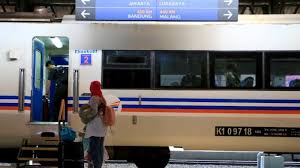 Dapat ditempuh dengan perjalanan kereta api selama 18 jam. Naik Kereta Api Dari Semarang Berhenti Di Bekasi Kini Sudah Bisa Berlaku Mulai Besok Tribun Jateng