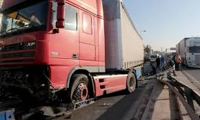 Γεννήθηκε και μεγάλωσε στην πολίχνη. Lamia Troxaio Me Ntalika Poy Thn Dielyse Braxos Fwto Video