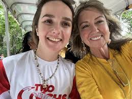 Raquel Barry's Instagram, Twitter & Facebook