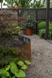 Lovely Rusted Vessels Moderne Hage Skyggehage Hageplanlegging