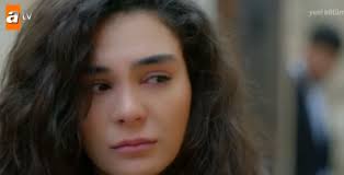 When her mother discovered that she was pregnant with her, she went with her father to give him the news, he did not take it very well and asked her to have an abortion, which zehra şadoğlu refused. Hercai Sezon Finali Yapti Ebru Sahin Reyyan I Hemen Unutturdu
