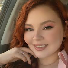 Who can make quinceañera invitations?