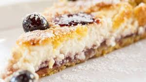 Questa ricetta, per sgombrare subito il campo da equivoci, non è livellate per bene e spalmateci sopra la marmellata di visciole. Ricetta Crostata Di Ricotta E Amarene Facilissima E Pronta In 1 Ora