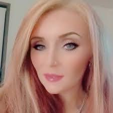 Kendra Denman's Instagram, Twitter & Facebook