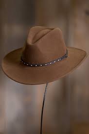 The Pathfinder S Crossover Profile Crowns You With A Versatile Outdoor Style That Restores Its Fine Shape After It S Folded Or Outback Hat Hats Outdoors Style