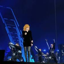 Get the mylène farmer setlist of the concert at paris la défense arena, nanterre, france on june 8, 2019 from the mylène farmer 2019 tour and other mylène farmer setlists for free on setlist.fm! Mylene Farmer M Effondre Live 2019 Mizikoos