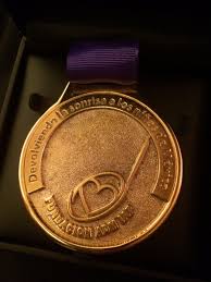 En la historia de los juegos olímpicos, la delegación mexicana ha ganado 69 medallas olímpicas, 13 de oro, y uno ha sido en futbol.en londres 2012, la selección mexicana sub 23, dirigida por luis fernando tena, terminó en lo más alto del podio e hizo sonar el himno nacional en el estadio de wembley ante la sorpresa de los presentes y televidentes alrededor del mundo. Secretaria De Salud De La Ciudad De Mexico On Twitter La Asociacion Dental Mexicana Otorgo Medalla De Honor Al Dr A Ahued Por Acciones De Salud Bucal En La Cdmx
