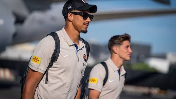 Liverpool have signed Barcelona defender Ronald Araujo on a season-long loan with a £47.1m permanent option to bolster their injury-hit backline.