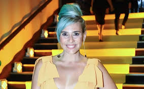 «viveste isso de forma angustiante?» 25 jun, 17:46 no «goucha», o apresentador fala com a cantora sobre os efeitos que a pandemia teve na sua vida. Monica Sintra Sem Trabalho Na Musica Dedica Se A Venda De Roupa Online Vip Pt