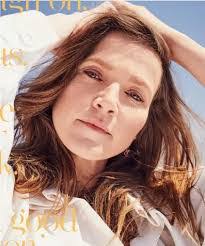 Siobhan Sharpe's Instagram, Twitter & Facebook