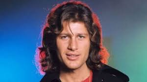 En 1969,mike brant arrive à paris,il se produit dans un club grâce à carlos. Who Is Mike Brant Dating Mike Brant Girlfriend Wife