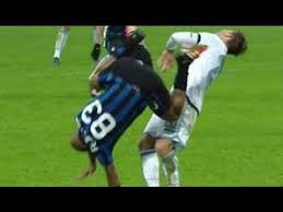 Prediksi susunan pemain inter milan untuk melawan lazio di serie a. Felipe Melo Red Card Karate Kick Inter Milan Vs Lazio 1 2 Serie A 20 12 2015 Youtube