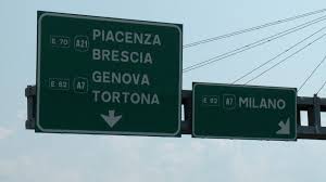 Primul tronson ar urma sa fie scos la licitatia de contractul pentru autostrada a7, coridorul rutier de mare viteza care va lega nordul de sudul. Autostrada A7 Riaperta Ai Mezzi Pesanti