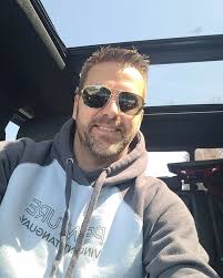 On comme ce à avoir assez de neige pour s'amuser avec cette règle de neige  au sol! Fabriquée d'acier 1/8" et peinture cuite! 50$ taxes incluses