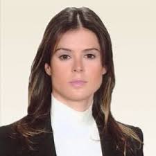 Hulusi akar'ın eski model bir bmw marka otomobili var. Sumeyye Erdogan Biyografya