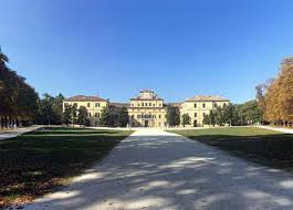 L'università di parma affonda le proprie radici prima dell'anno mille: Parco E Palazzo Ducale Parma Emilia Romagna