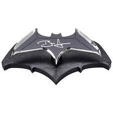 This batman v superman dawn of justice batman batarangs is an officially licensed batman v superman costume accessory set. Ben Affleck Autographed Batman 1 1 Scale Batarang Celebrity Authentics