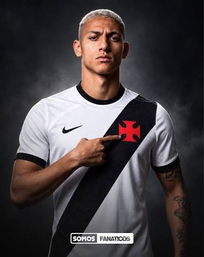 Vasco abre conversas pela contrata&ccedil;&atilde;o de Richarlison, do Tottenham. O atacante &eacute; um desejo antigo do presidente Pedrinho e j&aacute; recebeu contato do clube. Richarlison n&atilde;o pretende permanecer na Inglaterra e est&aacute;