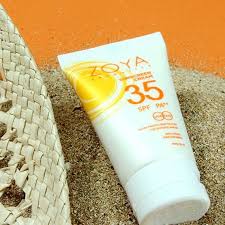 Penggunaan masker wajah saja tidaklah cukup untuk mencegah kulit kusam karena sinar matahari. 8 Sunscreen Terbaik Lokal Ada Yang Cegah Tanda Penuaan Uss Feed