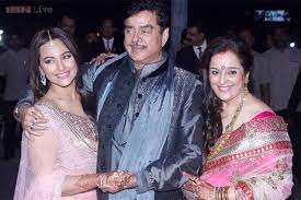 I've provided you the difference between sonakshi sinha and sunny leone.full name. Why Does Reena Roy Look Like Sonakshi Sinha Quora