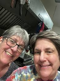 Two sisters bringing it home🤪