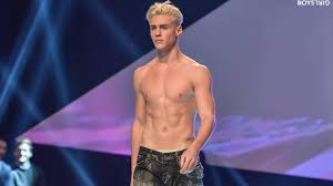 Hier erwarten euch alle highlights. Oliver Gewinnt Im Austria S Next Topmodel 2014 Finale Fma Youtube
