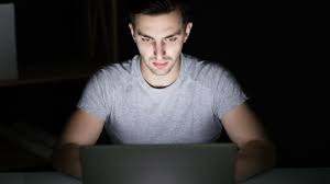 Eyvah kocam porno izliyor; porno izleyen erkek - KDNCA.COM