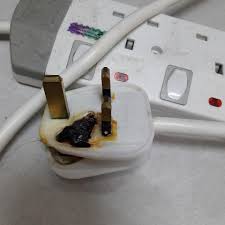 Pendawaian elektrik rumah bermula daripada papan agihan atau dalam bahasa inggerisnya disebut distribution board (db). Bahaya Sambung Banyak Wayar Extension Dalam Satu Soket