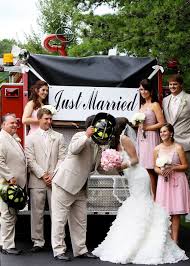Fire Fighter Wedding Pics On Back Of The Fire Truck Firefighter Wedding Photos Fireman Wedding Firefighter Wedding