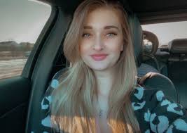 Samantha Brink's Instagram, Twitter & Facebook