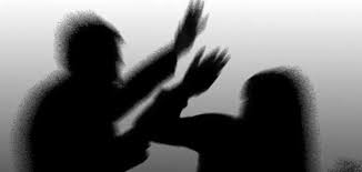 Tacize uğrayan bir kadına yine kadın olan arkadaşları tarafından hak etti, zaten etek giyiyordu, askılı giyiyordu, zaten. Kdsy8s2hleyx7m
