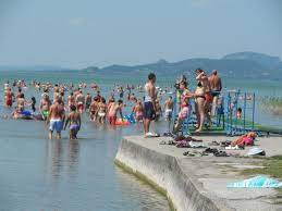 Files are available under licenses specified on their description page. Balatonfenyves Also Strand Balaton Sud Ufer Balatonfenyves Ferienhauser Ferienhaus Urlaub Fewo Ferienwohnungen In Ungarn Direkt Am See Plattensee